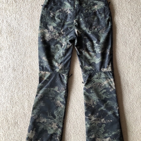 Snowboard Pants - Picture 4 of 8